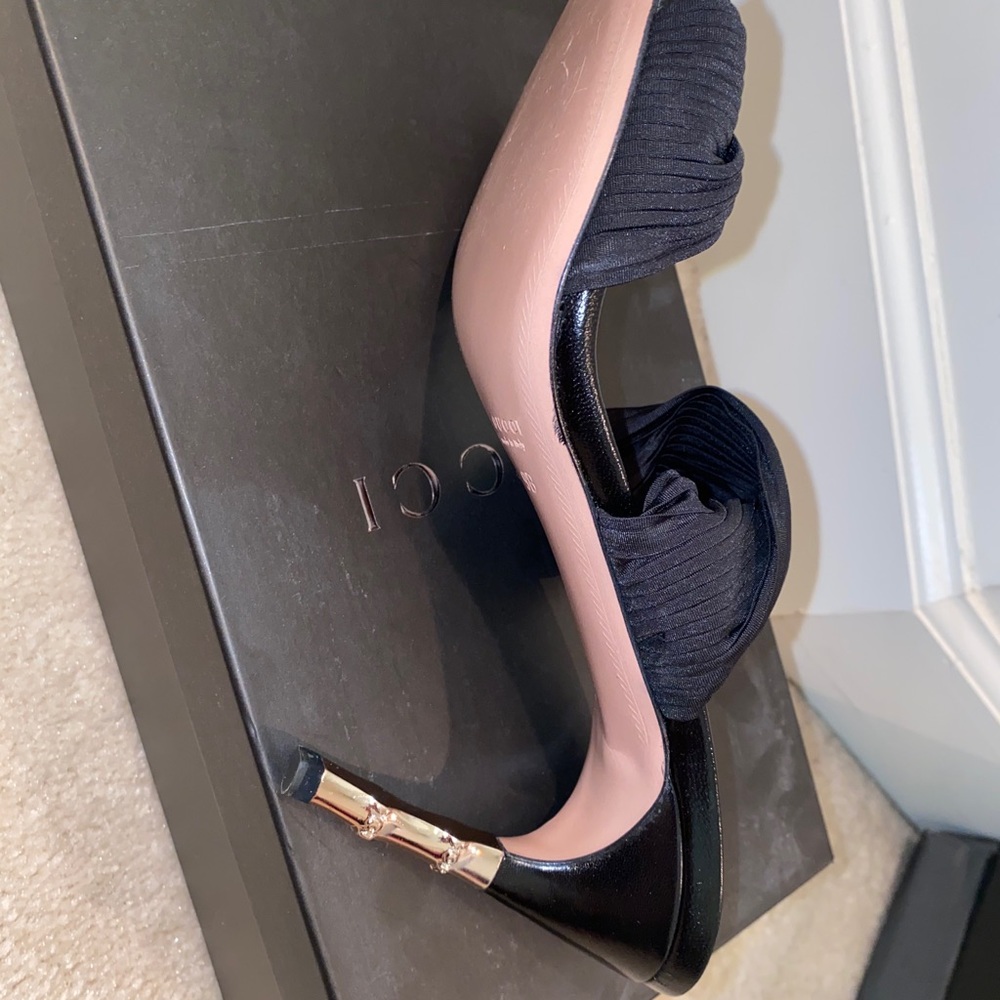 Gucci Black gold Inlaid Heel Sandals, size 9B. - Picture 3 of 4